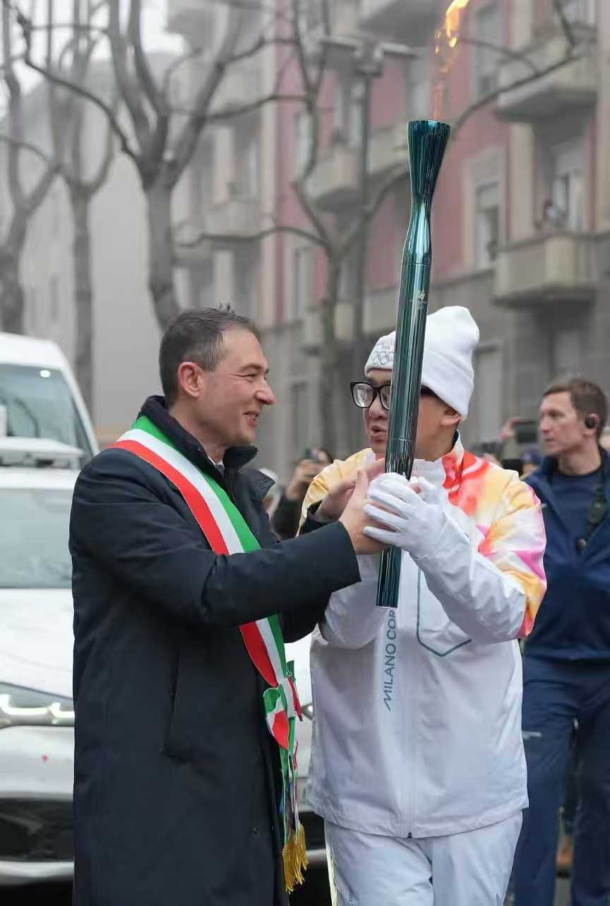 leyu乐鱼官网-连线米兰冬奥会上的中国火炬手：我亲吻了奥运火炬